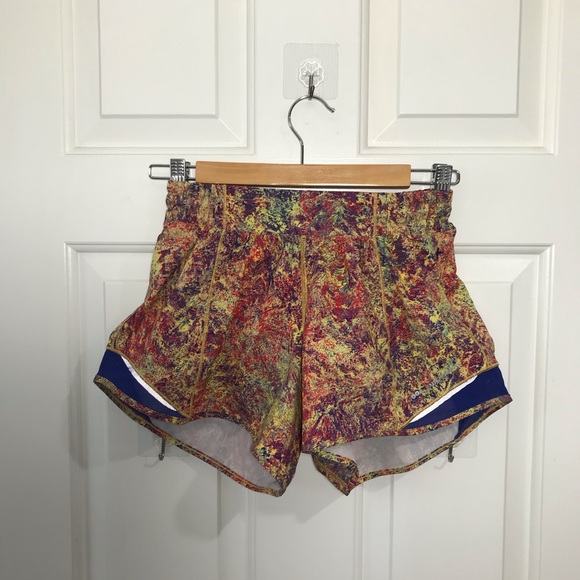 Lululemon shorts size 4 Like new - Picture 2 of 8